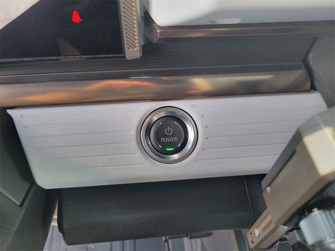 New 2025 GMC Hummer EV 2X image 20