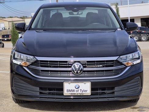 Used 2024 Volkswagen Jetta SE w/ Panoramic Sunroof Package image 2