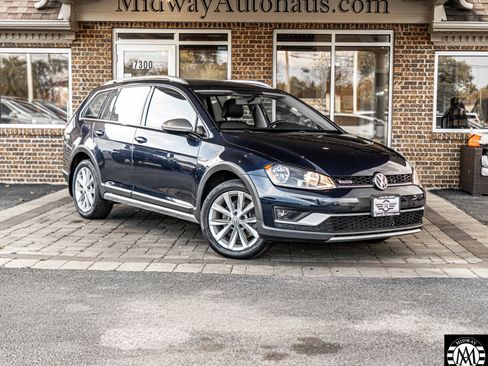 Used 2017 Volkswagen Golf Alltrack S image 3