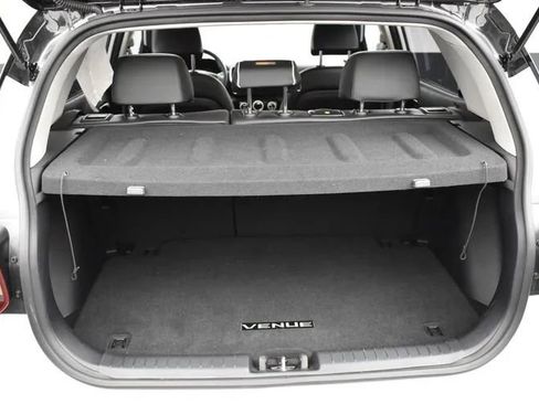Used 2024 Hyundai Venue Limited FWD image 16