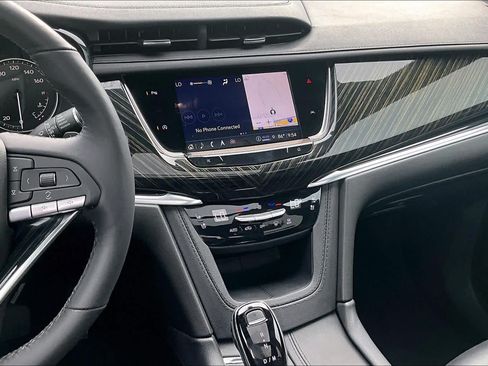 Used 2024 Cadillac XT6 Premium Luxury FWD image 6