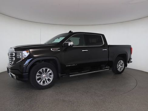 Used 2024 GMC Sierra 1500 Denali w/ Technology Package AWD/4WD image 4