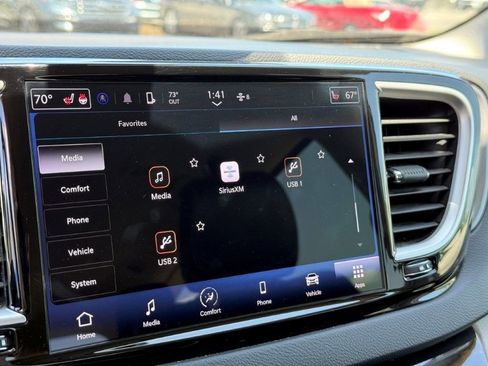 Used 2023 Chrysler Pacifica Touring-L FWD image 30