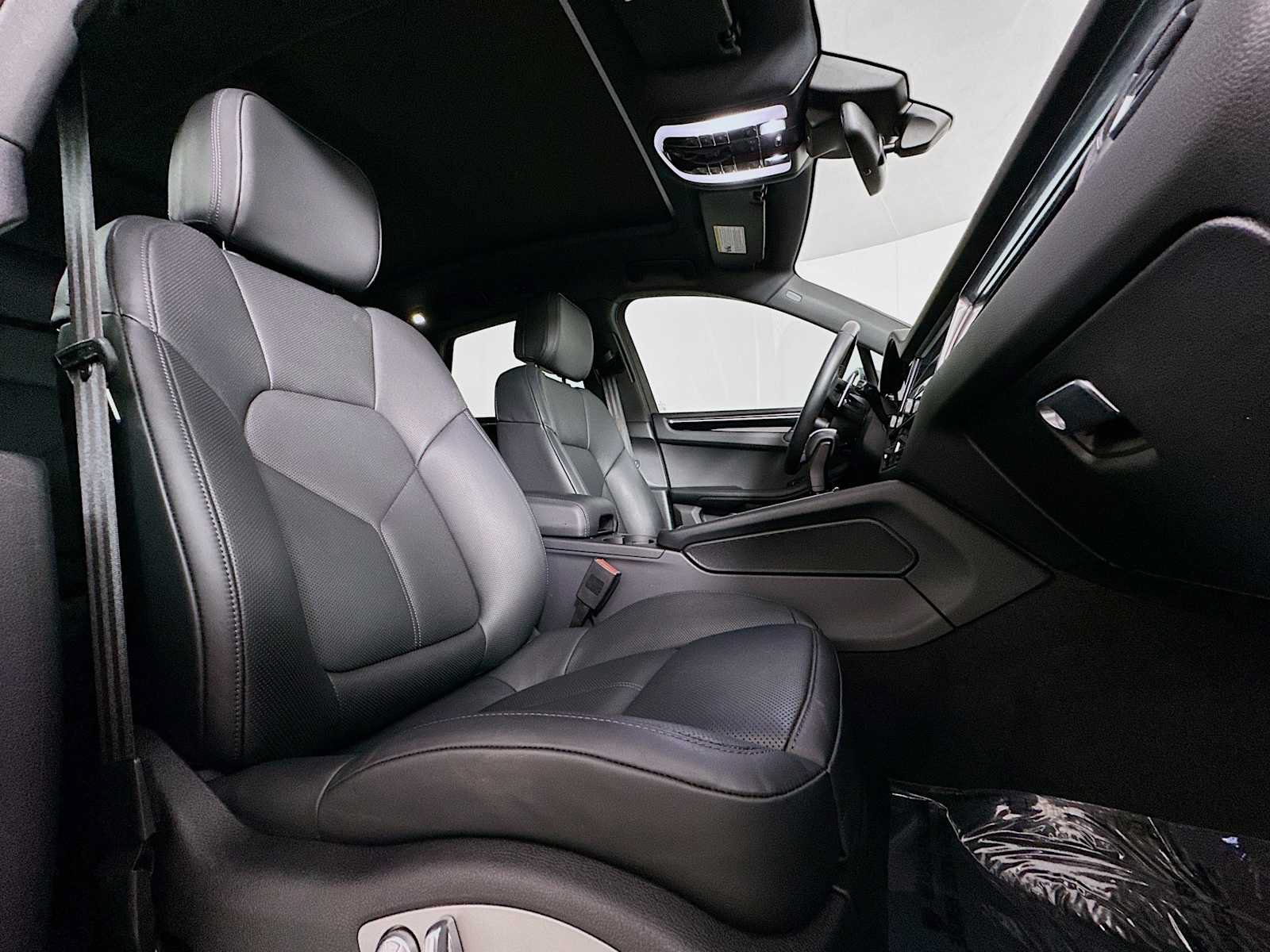 Certified 2026 Porsche Macan AWD/4WD image 29