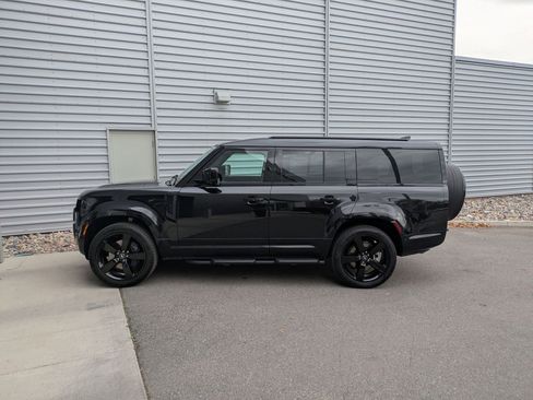 Used 2025 Land Rover Defender 130 X-Dynamic SE image 2