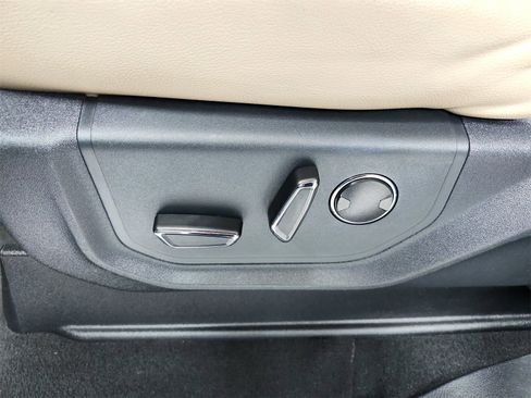 Used 2023 Ford Expedition Limited image 20