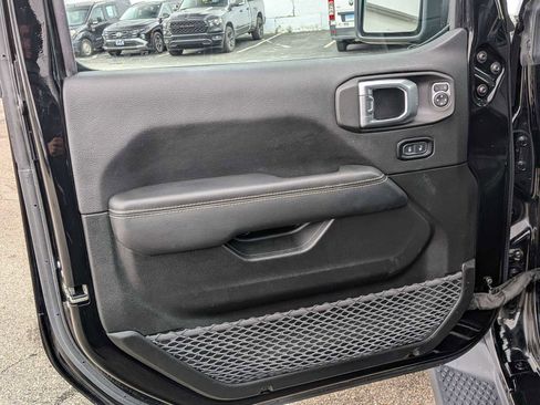 Used 2023 Jeep Wrangler Sahara w/ Cold Weather Group AWD/4WD image 7