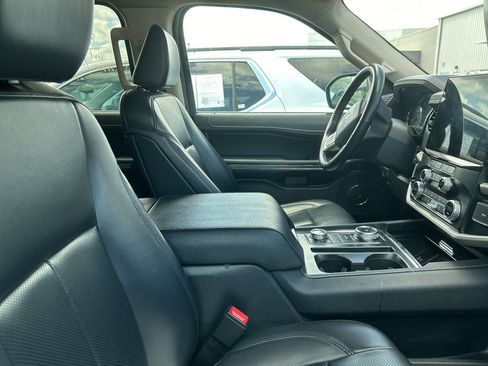 Used 2024 Ford Expedition Max XLT image 3