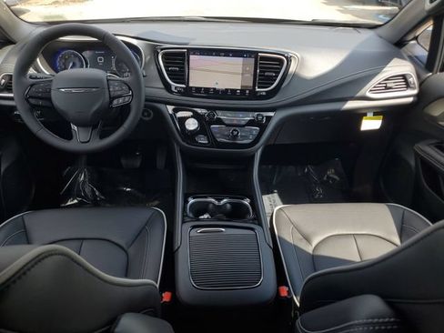 New 2027 Chrysler Pacifica Limited FWD image 15