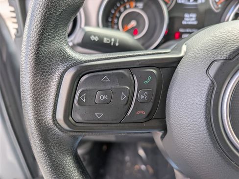 Used 2021 Jeep Gladiator Sport image 18