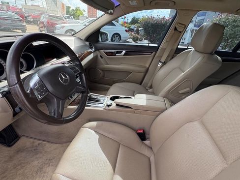 Used 2013 Mercedes-Benz C 250 Sedan image 3