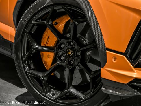 Used 2024 Lamborghini Urus Performante image 3