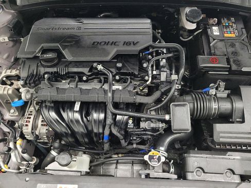 Used 2025 Hyundai Elantra SE w/ Cargo Package FWD image 30