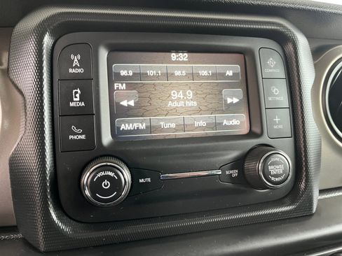 Used 2018 Jeep Wrangler Sport S image 27