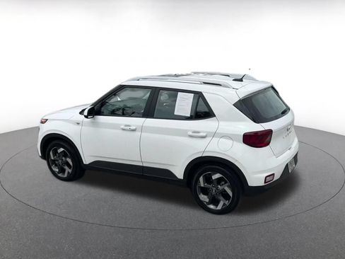 Used 2026 Hyundai Venue SEL FWD image 9