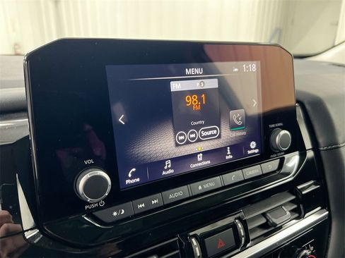 Used 2025 Nissan Pathfinder SV image 14