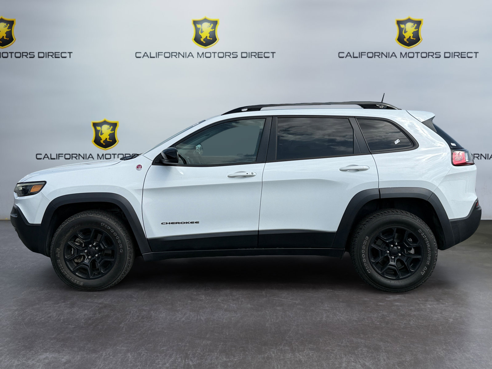 Used 2022 Jeep Cherokee Trailhawk w/ Premium Leather Package AWD/4WD image 2