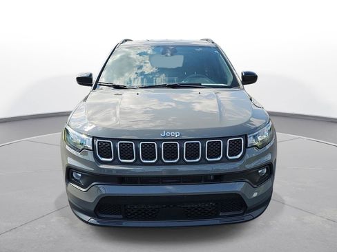 Used 2024 Jeep Compass Latitude AWD/4WD image 2