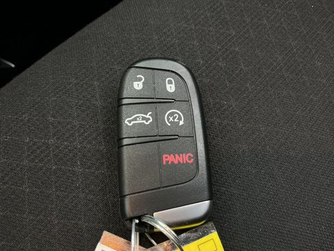 Used 2019 Jeep Grand Cherokee Laredo AWD/4WD image 41