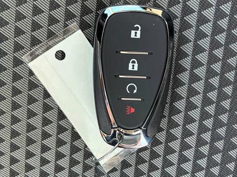 Used 2025 Chevrolet Trax LT FWD image 13