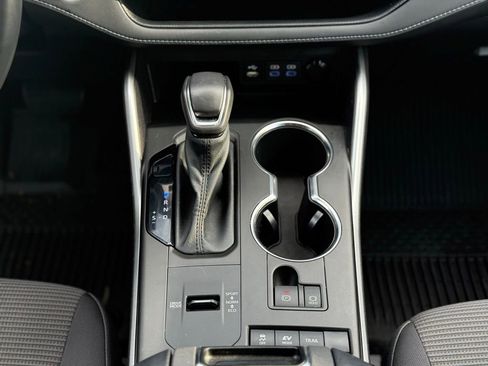 Used 2022 Toyota Highlander LE image 27