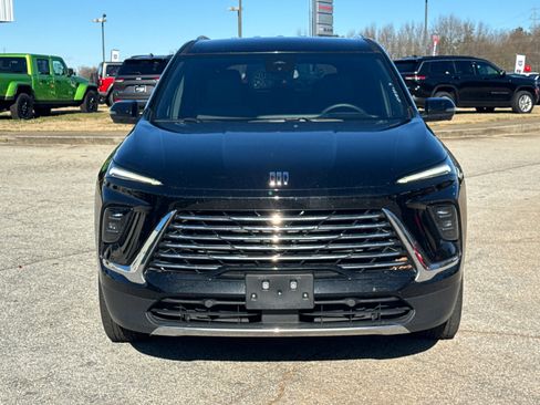 Used 2025 Buick Enclave Preferred image 2