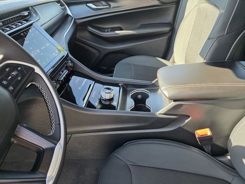 New 2025 Jeep Grand Cherokee image 13