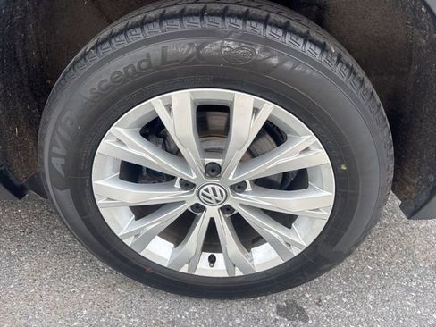 Used 2018 Volkswagen Tiguan S w/ 3rd Row Seat Package AWD/4WD image 11