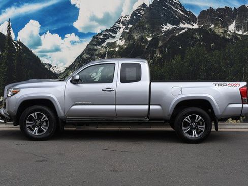 Used 2017 Toyota Tacoma TRD Sport w/ Premium & Technology Package image 7