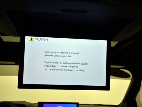 Certified 2025 Toyota Sienna Platinum image 23