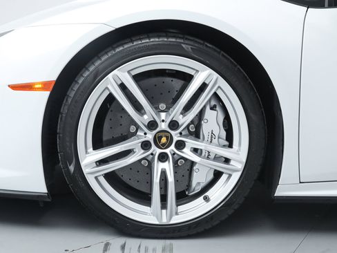 Used 2023 Lamborghini Huracan EVO image 37