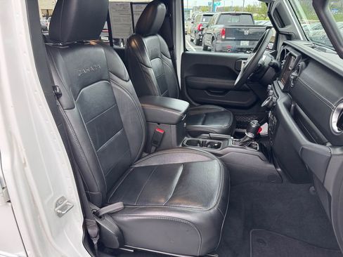 Used 2023 Jeep Wrangler Unlimited Sahara image 18