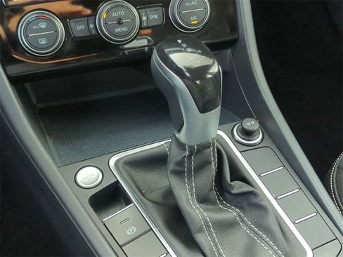 Used 2024 Volkswagen Jetta SE image 23