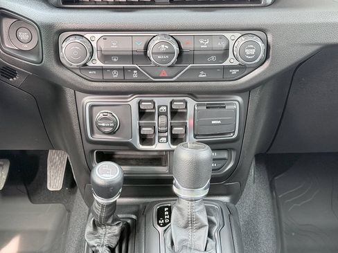 New 2026 Jeep Gladiator Sport image 17