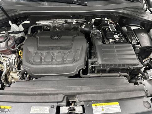 Used 2023 Volkswagen Tiguan SE R-Line image 36