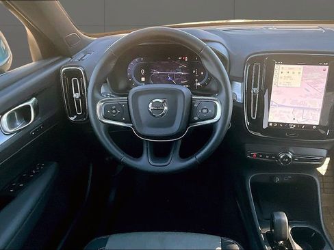 Used 2025 Volvo XC40 B5 Core AWD/4WD image 5
