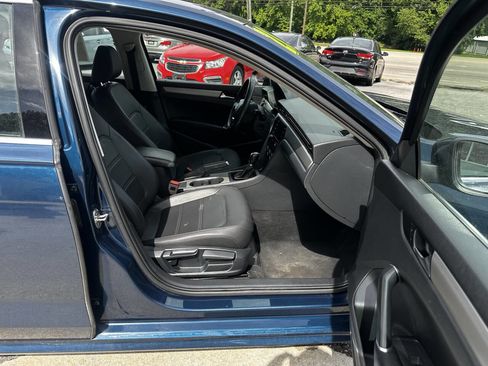 Used 2021 Volkswagen Passat 2.0T SE image 19