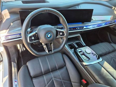Used 2023 BMW i7 xDrive60 w/ Executive Package 2 AWD/4WD image 10