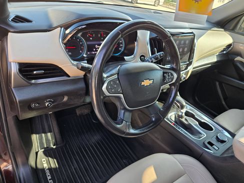 Used 2022 Chevrolet Traverse LT FWD image 10