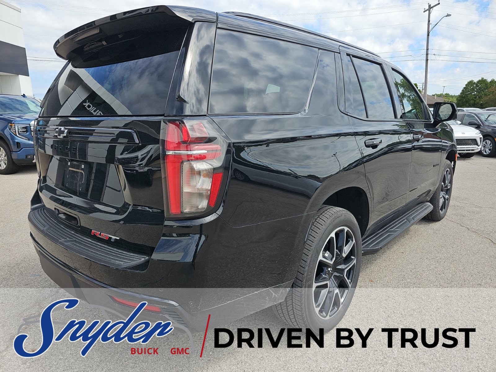 Used 2024 Chevrolet Tahoe RST w/ Luxury Package AWD/4WD image 7
