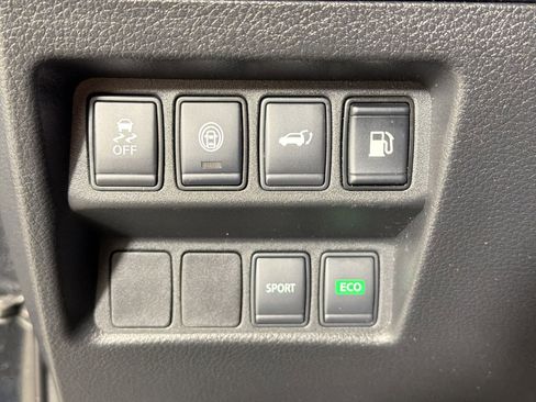 Used 2019 Nissan Rogue SV image 18