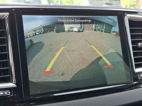 Used 2024 Chrysler Pacifica Touring-L image 17