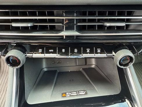 New 2025 Chevrolet Traverse LT w/ Enhanced Driving Package image 19