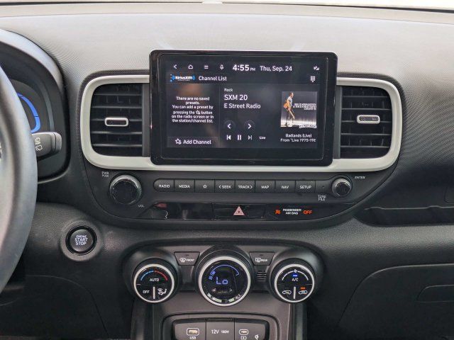 Certified 2024 Hyundai Venue Limited FWD image 18