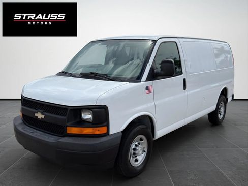 Used 2017 Chevrolet Express 2500 RWD image 4