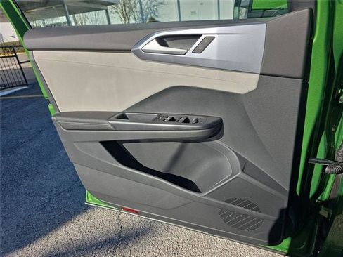 New 2026 Volkswagen Taos SE image 12