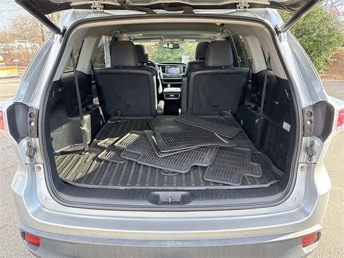 Used 2014 Toyota Highlander Limited image 12