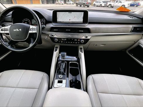 Used 2022 Kia Telluride EX w/ EX Premium Package image 16