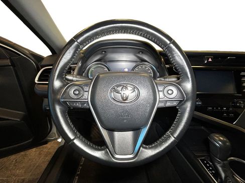 Used 2018 Toyota Camry XLE image 12