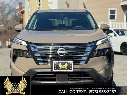 Used 2025 Nissan Rogue SV image 2